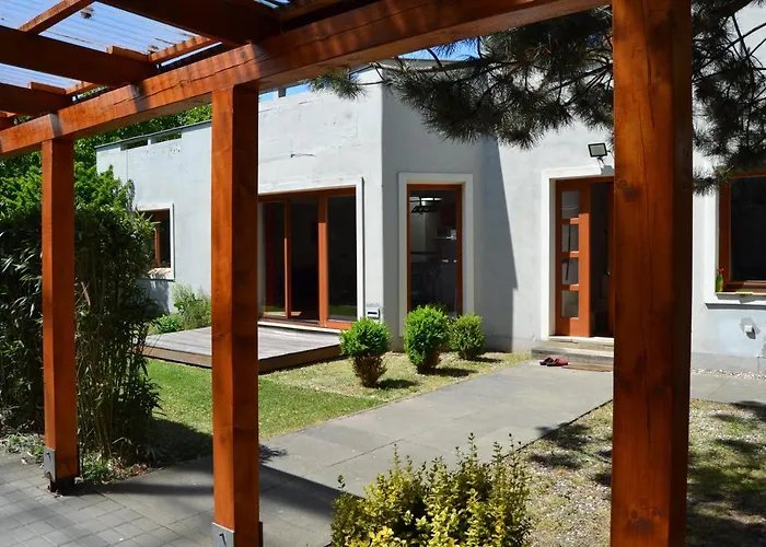 Large House With Parking, 30 Min To Prague Center