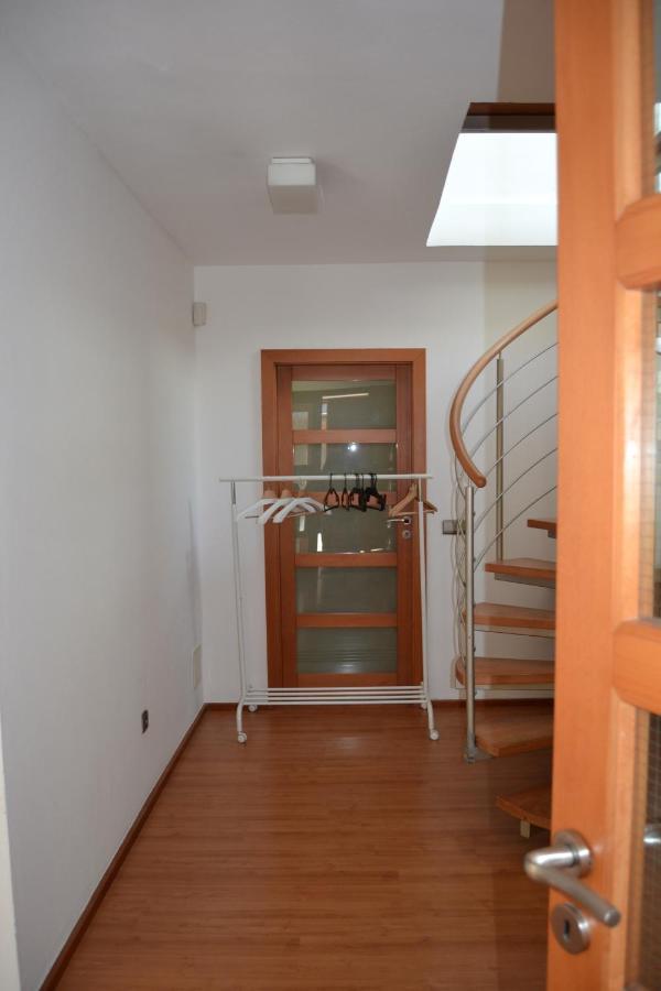 Large House With Parking, 30 Min To Prague Center Villa *
