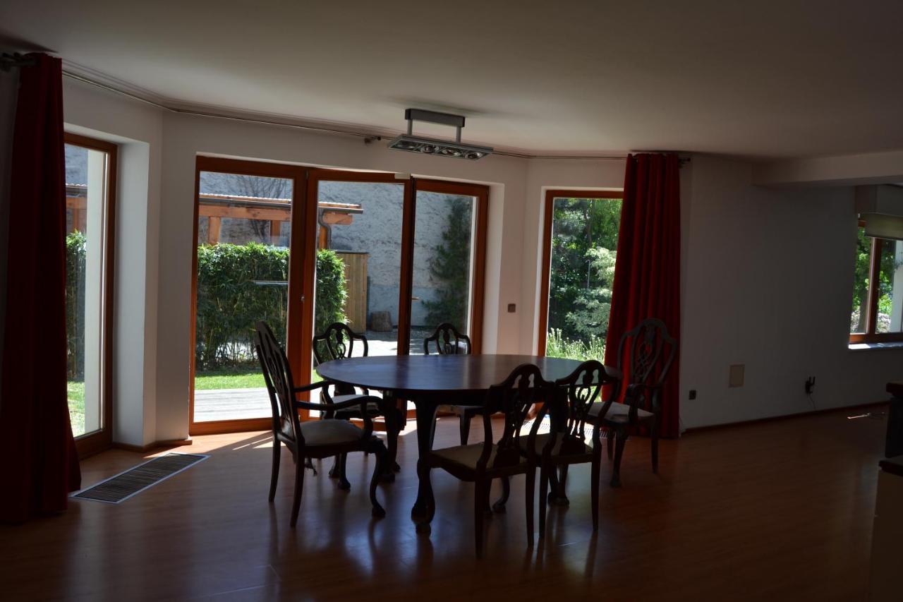 Large House With Parking, 30 Min To Prague Center Villa