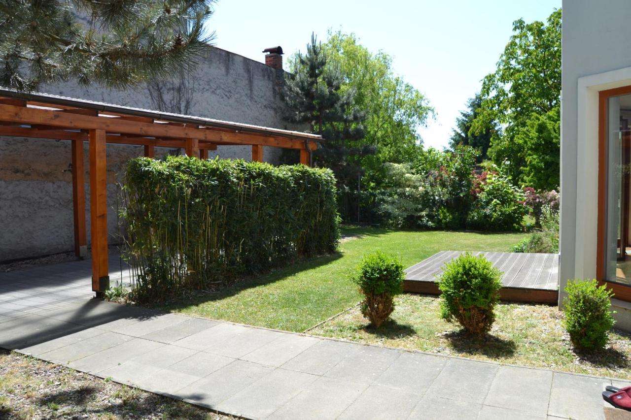 Large House With Parking, 30 Min To Prague Center