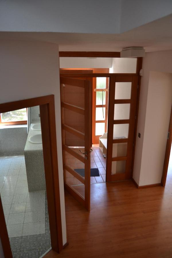 Villa Large House With Parking, 30 Min To Prague Center