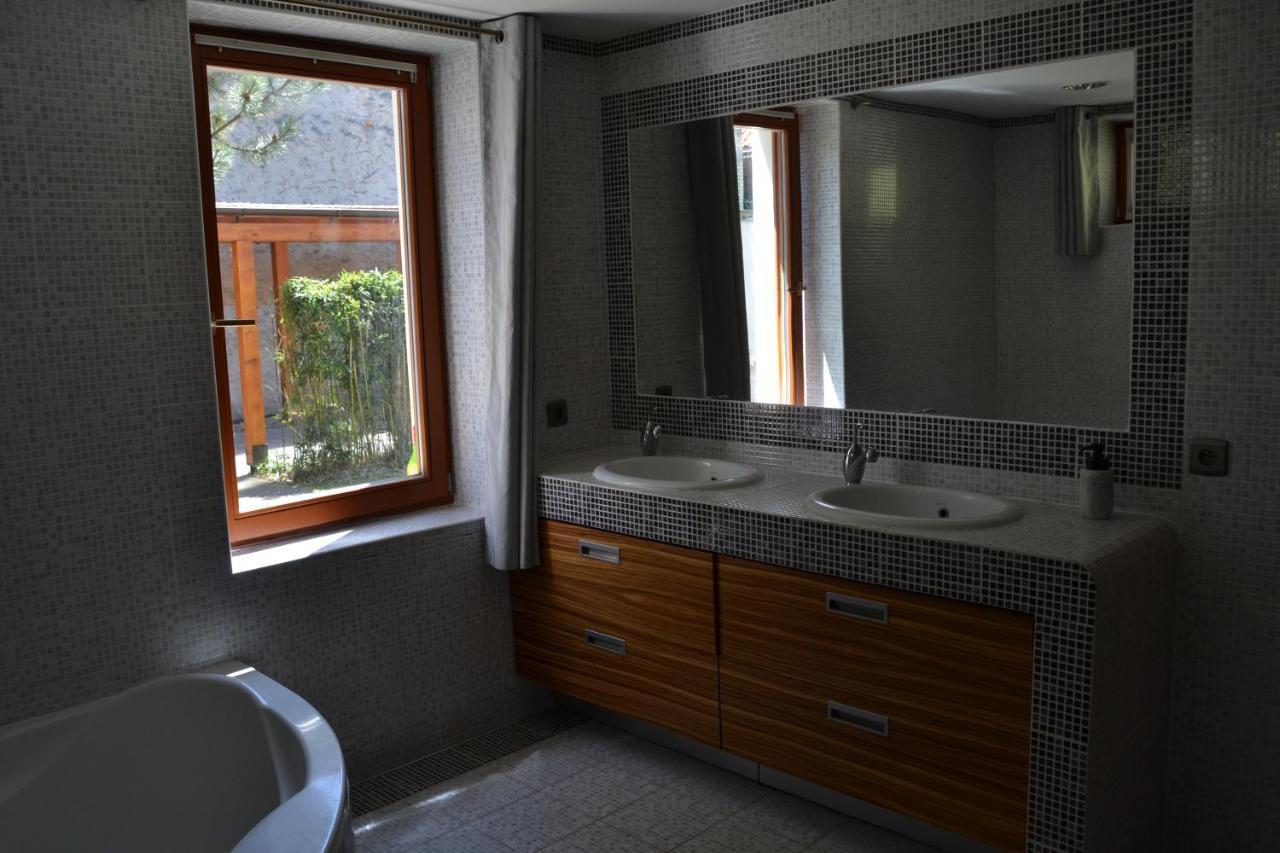 Villa Large House With Parking, 30 Min To Prague Center Uvaly (Central Bohemian)