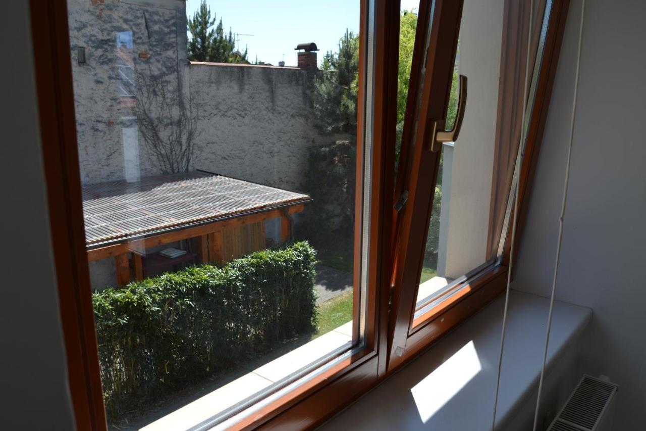 Large House With Parking, 30 Min To Prague Center Uvaly (Central Bohemian)
