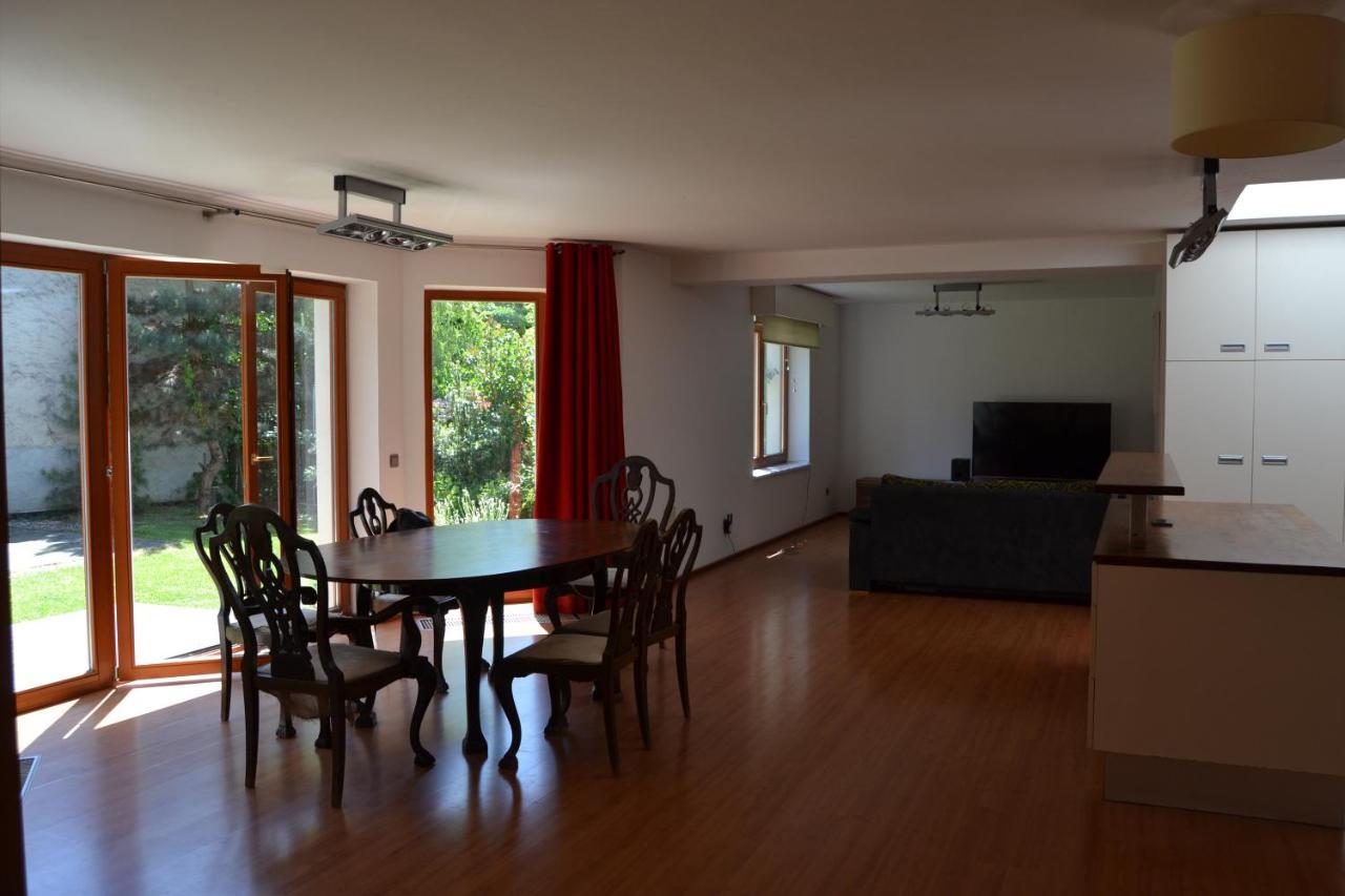Large House With Parking, 30 Min To Prague Center